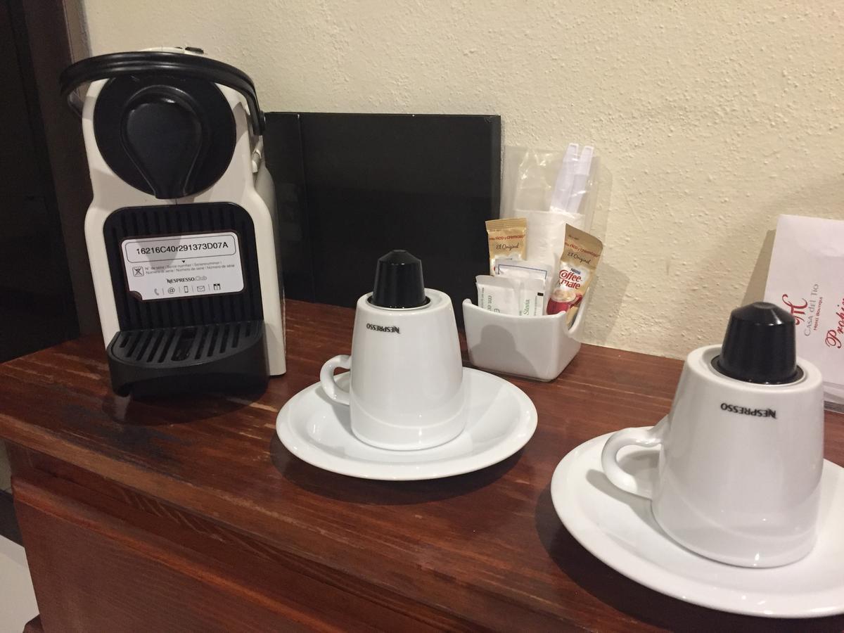 提欧精品酒店 圣米格尔－德阿连德 外观 照片 A Nespresso coffee machine in a hotel room