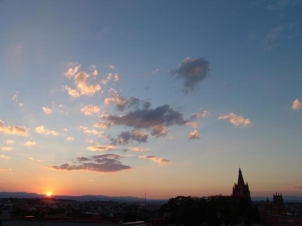 提欧精品酒店 圣米格尔－德阿连德 外观 照片 Sunset over the city